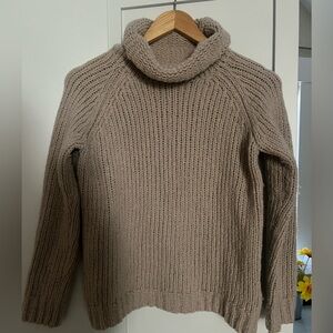 Banana Republic Chunky Knit Tan Turtleneck Sweater. Size X-Small